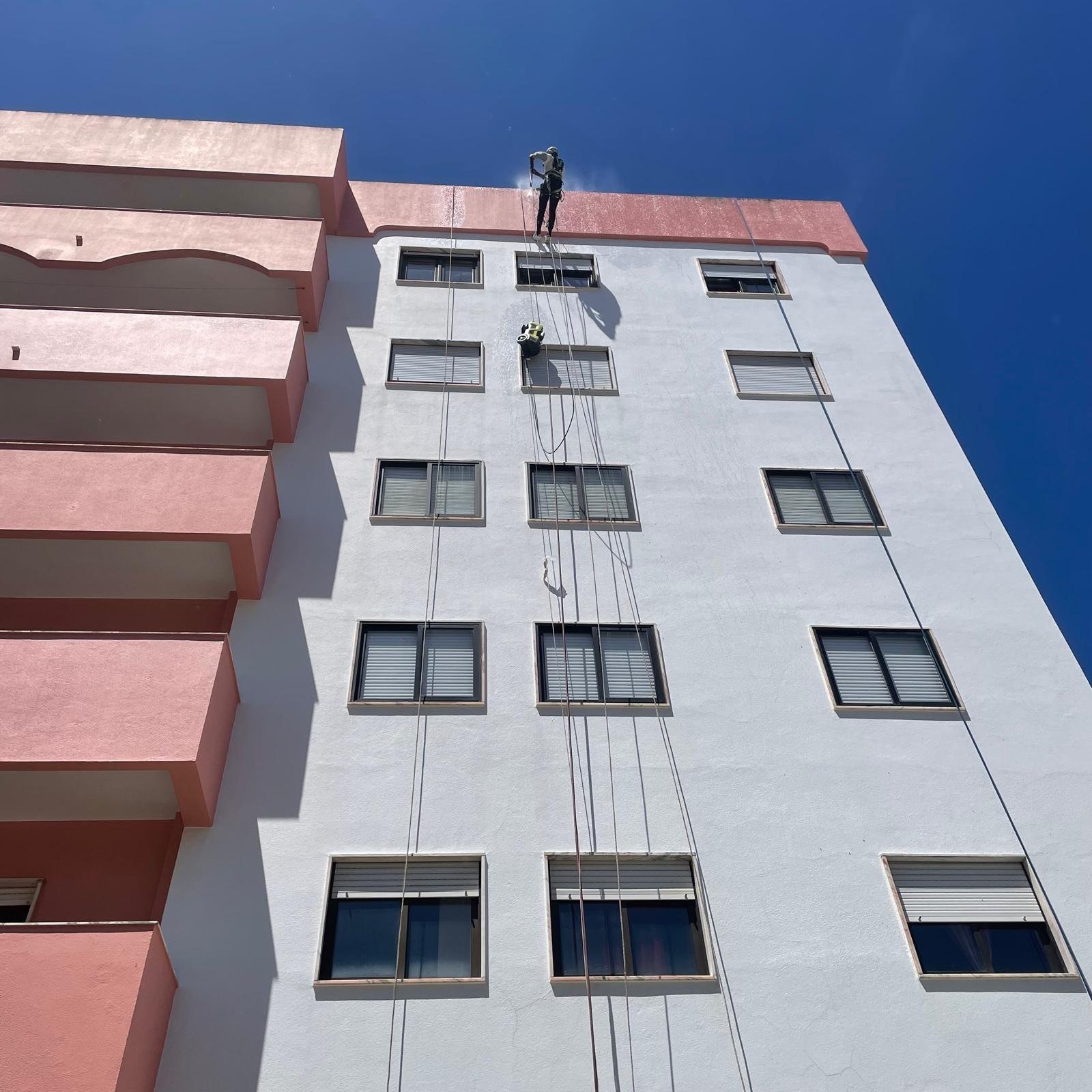 Trabalhos em rapel em fachada — Lisboa e arredores