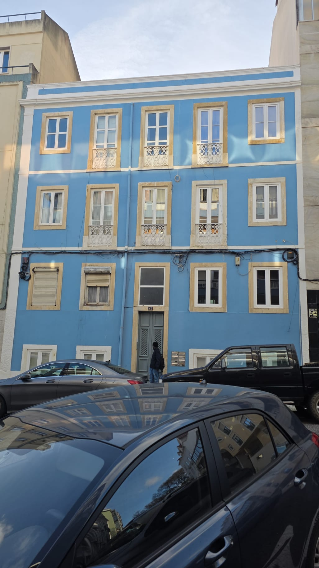 Reparação e pintura de fachada residencial — Lisboa
